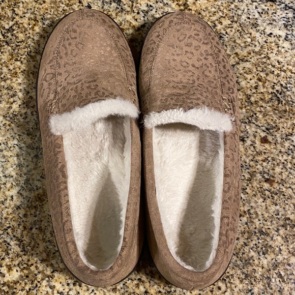 Vionic Slipper - Picture 3 of 8